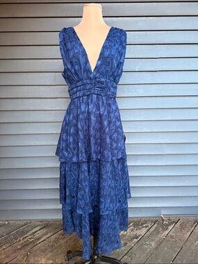 Lulu’s navy midi dress sz M